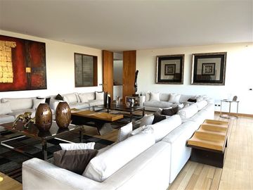 Casa en Venta en Sta María de Manquehue | Casa en Venta | (6D6B) | Vitacura |One Propiedades