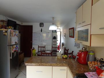 SE VENDE CASA EN URB. CHAMA - SURCO
