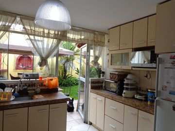 SE VENDE CASA EN URB. CHAMA - SURCO
