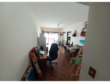 Departamento 2 ambientes, amplio. Excelente ubicación.