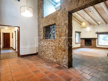 Casa Provenzal en venta de 7 dorm. en Club de Polo
