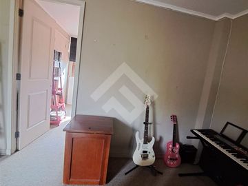 Acogedora casa en venta de 4 dorm. en Chicureo piedra roja