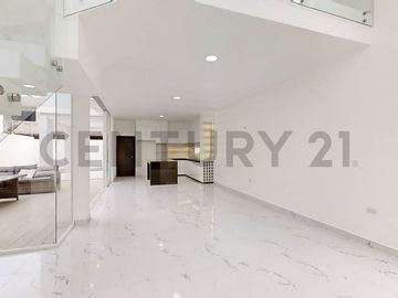 Elegante y Moderna Casa de Estreno en Condado de Vicolinci