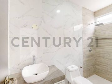 Elegante y Moderna Casa de Estreno en Condado de Vicolinci
