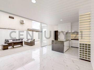 Elegante y Moderna Casa de Estreno en Condado de Vicolinci