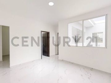 Elegante y Moderna Casa de Estreno en Condado de Vicolinci