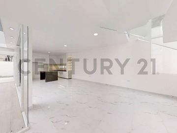 Elegante y Moderna Casa de Estreno en Condado de Vicolinci