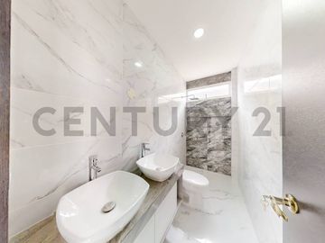 Elegante y Moderna Casa de Estreno en Condado de Vicolinci