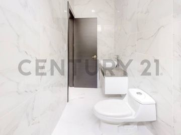Elegante y Moderna Casa de Estreno en Condado de Vicolinci