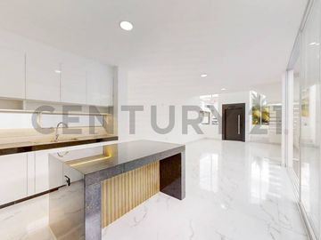 Elegante y Moderna Casa de Estreno en Condado de Vicolinci