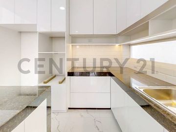 Elegante y Moderna Casa de Estreno en Condado de Vicolinci
