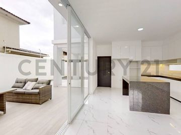 Elegante y Moderna Casa de Estreno en Condado de Vicolinci