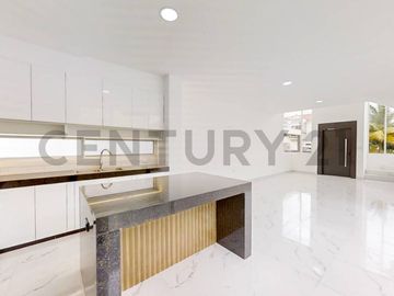 Elegante y Moderna Casa de Estreno en Condado de Vicolinci