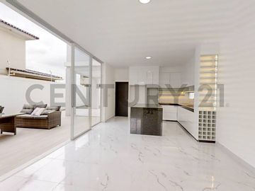 Elegante y Moderna Casa de Estreno en Condado de Vicolinci