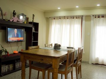 Casa en venta - 5 Dormitorios 3 Baños - Cocheras - 180Mts2 - Necochea