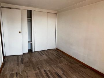 Casa de 4 dormitorios regularizada a pasos de Vic Mackenna.