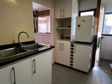 Casa de 4 dormitorios regularizada a pasos de Vic Mackenna.