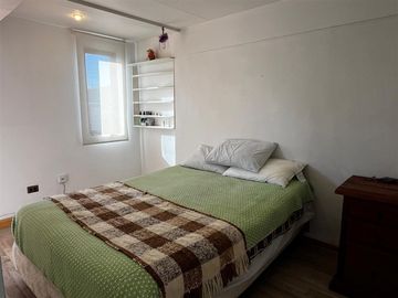 Casa de 4 dormitorios regularizada a pasos de Vic Mackenna.