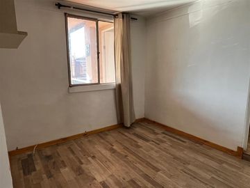Casa de 4 dormitorios regularizada a pasos de Vic Mackenna.