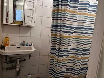Casa de 4 dormitorios regularizada a pasos de Vic Mackenna.