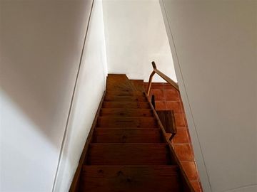 Casa de 4 dormitorios regularizada a pasos de Vic Mackenna.