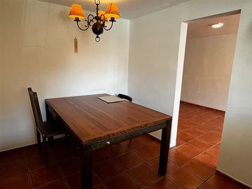Casa de 4 dormitorios regularizada a pasos de Vic Mackenna.