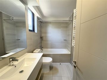 Hermoso Departamento en arriendo de 2 dorm. en Providencia