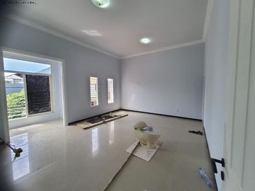 Rumah Mulyosari hadap utara, Strategis, Furnish