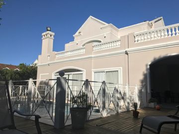 Excelente propiedad de 4 habitaciones en Solar del Bosque