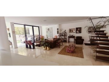 Venta de casa Sector Las Callejas. Area 421m2