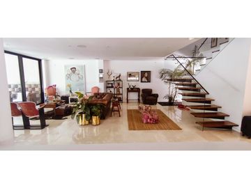Venta de casa Sector Las Callejas. Area 421m2