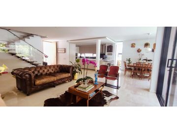 Venta de casa Sector Las Callejas. Area 421m2