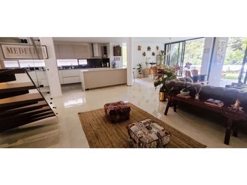 Venta de casa Sector Las Callejas. Area 421m2