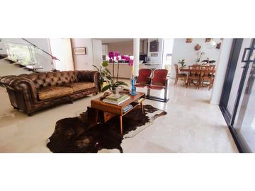 Venta de casa Sector Las Callejas. Area 421m2