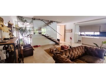 Venta de casa Sector Las Callejas. Area 421m2