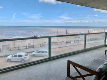 ESPECTACULAR PISO FRENTE AL MAR