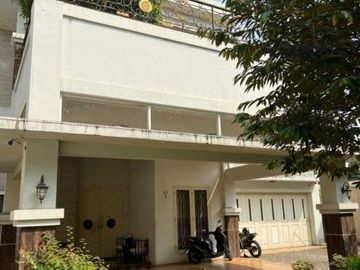 Rumah Mewah dan Full Furnished, 5 menit ke One BelPark Mall