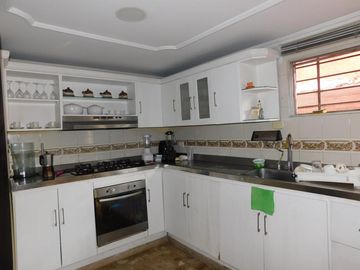 casa en venta en ciudad jardín. Cod V87431