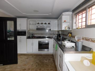 casa en venta en ciudad jardín. Cod V87431
