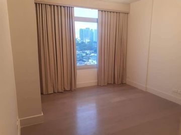 Condominium for Sale 3 Bedrooms: 3BR Flat Condo for Sale in Proscenium Sakura Tower Rockwell Center Makati