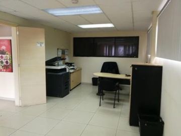 VENTA BODEGA INDUSTRIAL EN TABACUNDO CON ANDENES PARA CAMIONES.