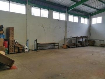 VENTA BODEGA INDUSTRIAL EN TABACUNDO CON ANDENES PARA CAMIONES.