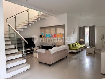 Rumah Modern Terawat Lingkungan Elit Fajar Indah Colomadu