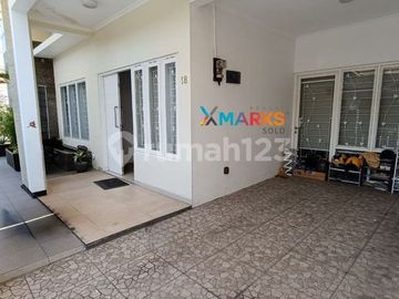 Rumah Modern Terawat Lingkungan Elit Fajar Indah Colomadu