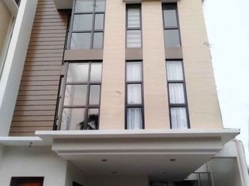 4br Townhouse in Quezon City Tandang Sora Congressional Visayas Ave inside subdivision