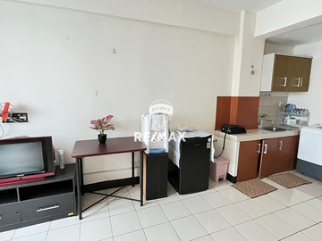 Disewakan 2BR Gading Icon A – View Kolam Renang, Lantai Tinggi, Full Furnish