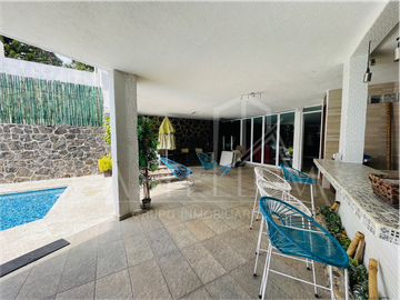 Casa en venta en Fracc. Insurgentes en zona Norte a unos metros de la UAEM