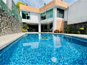 Casa en venta en Fracc. Insurgentes en zona Norte a unos metros de la UAEM