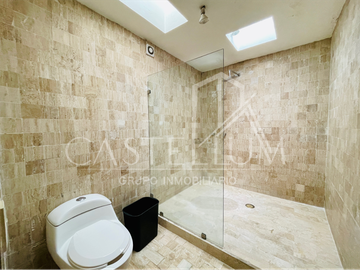 Casa en venta en Fracc. Insurgentes en zona Norte a unos metros de la UAEM