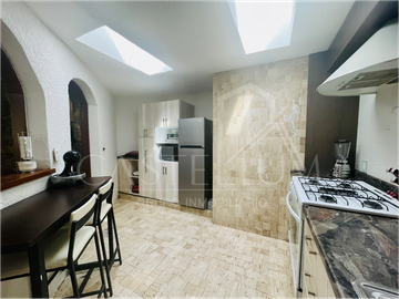 Casa en venta en Fracc. Insurgentes en zona Norte a unos metros de la UAEM